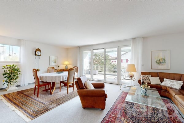 Grosszügige und helle Wohnung an top Lage 2