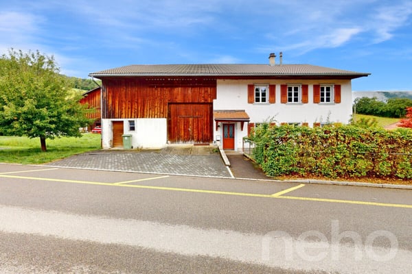 Authentique ferme du 19e siècle aux grands volumes et potentiel! 3