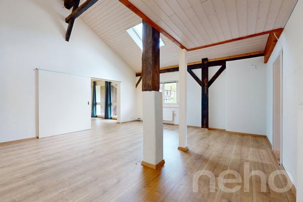 Authentique ferme du 19e siècle aux grands volumes et potentiel! 12