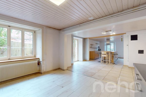 Authentique ferme du 19e siècle aux grands volumes et potentiel! 9