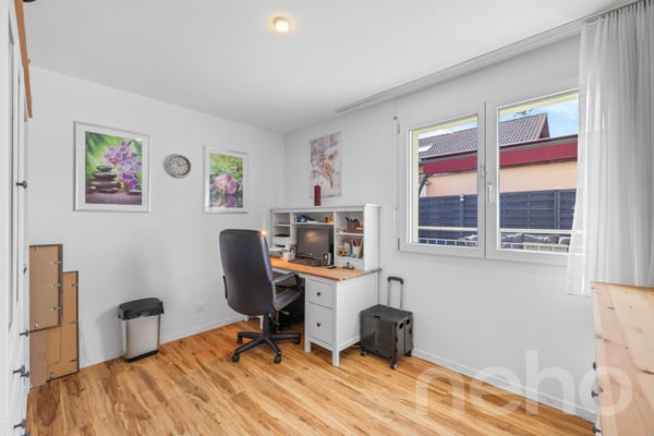 Traumhaftes Familienhaus mit Garten, Pool und zentraler Lage 9