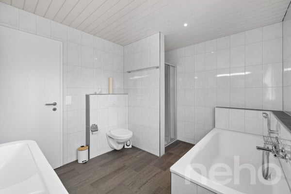 Traumhaftes Familienhaus mit Garten, Pool und zentraler Lage 12