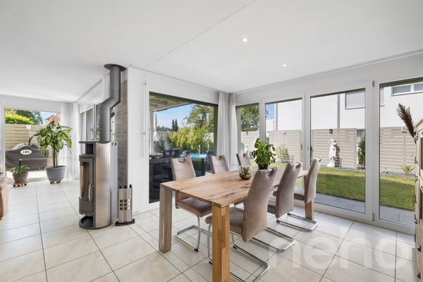 Traumhaftes Familienhaus mit Garten, Pool und zentraler Lage 4