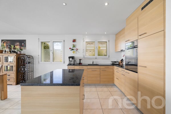 Traumhaftes Familienhaus mit Garten, Pool und zentraler Lage 7