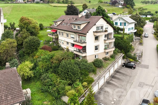 Attraktives Mehrfamilienhaus auf grossem Grundstück mit Weitsicht 2