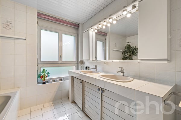 Unique opportunity Penthouse with panoramic views over Lake Neuchâtel 9