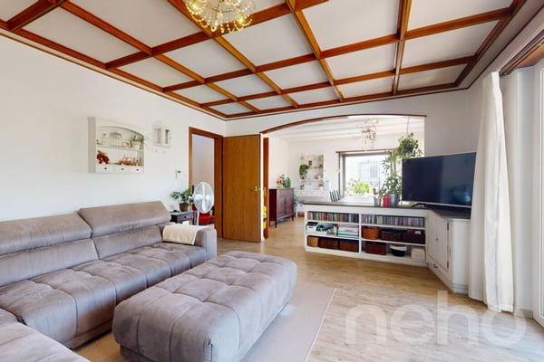 Grosszügiges Haus mit Garten, Garage & viel Platz für Familie & Büro 2