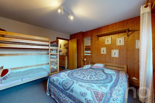 Pied-à-terre idéal face aux montagnes, accès direct aux pistes 10