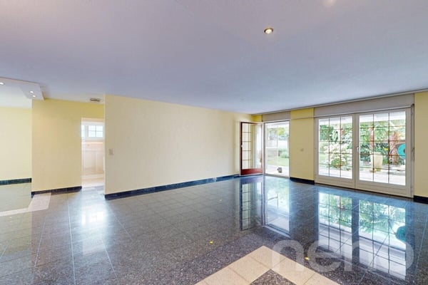 Einzigartige Gartenwohnung mit Aussenpool 8