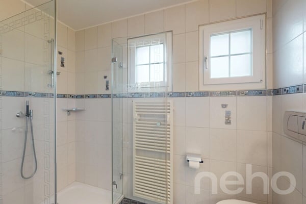 Einzigartige Gartenwohnung mit Aussenpool 11