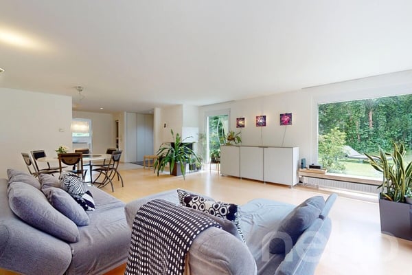 Stilvolles, renoviertes Doppel-EFH mit pflegeleichtem Garten 3