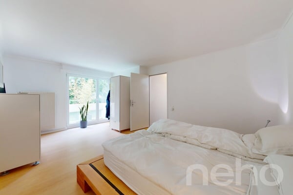 Stilvolles, renoviertes Doppel-EFH mit pflegeleichtem Garten 8