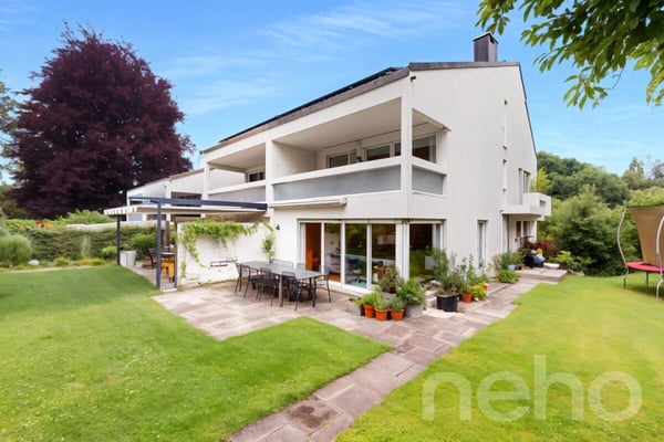 Stilvolles, renoviertes Doppel-EFH mit pflegeleichtem Garten 1