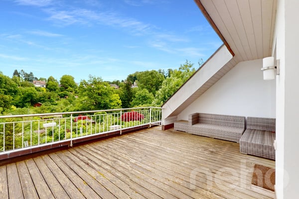 Stilvolles, renoviertes Doppel-EFH mit pflegeleichtem Garten 2