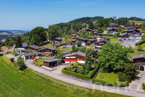 Charmantes Einfamilienhaus mit grossem Umschwung 1