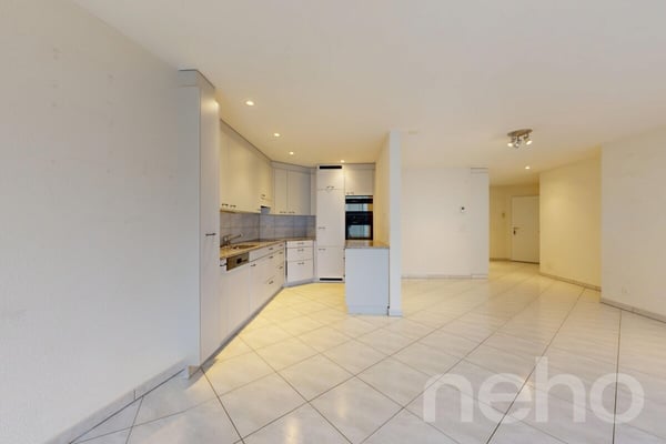 Helle 1½-Zimmerwohnung mit Balkon und Pilatusblick 2