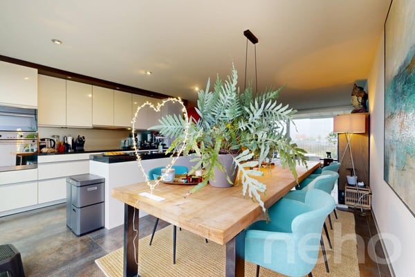 Ein leuchtender Schmuckkasten am Bielersee 3