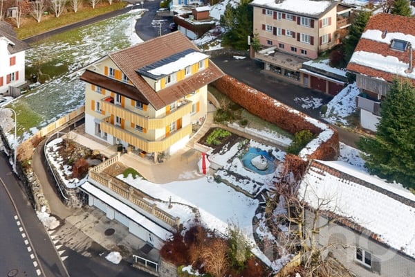 Sonniges Drei-Familienhaus, 2 Gewerberäume und viel Potenzial 2