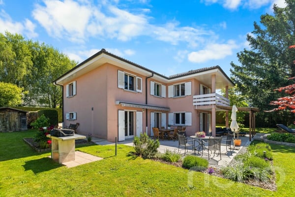 Exclusif: magnifique villa familiale de 1.5 pièces avec grand jardin 1
