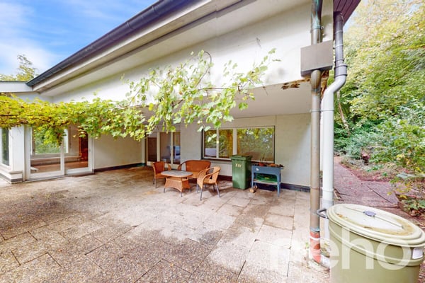 2 Zimmer Villa (610m2) mit Hallenbad, Sauna und Lift an bester Lage 1