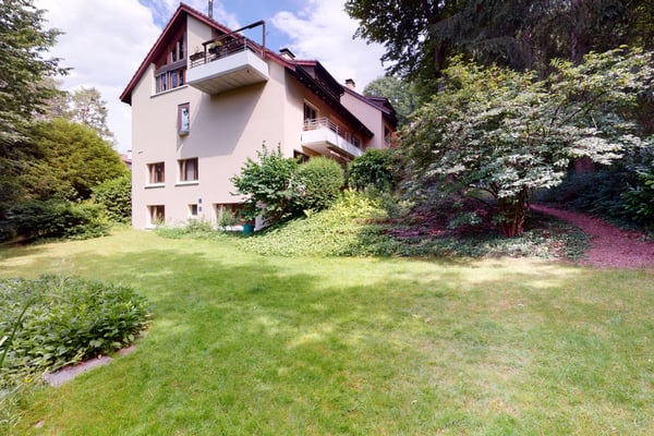 Grosszügige 1.5-Zimmer Maisonettewohnung mit grossem Garten 1