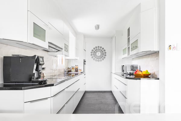 Moderne Doppelhaushälfte mit grossem Umschwung 4