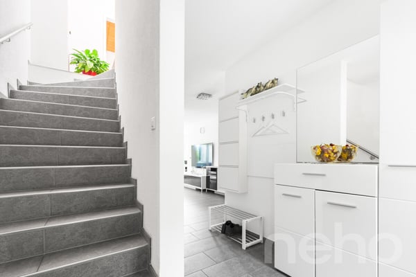 Moderne Doppelhaushälfte mit grossem Umschwung 12