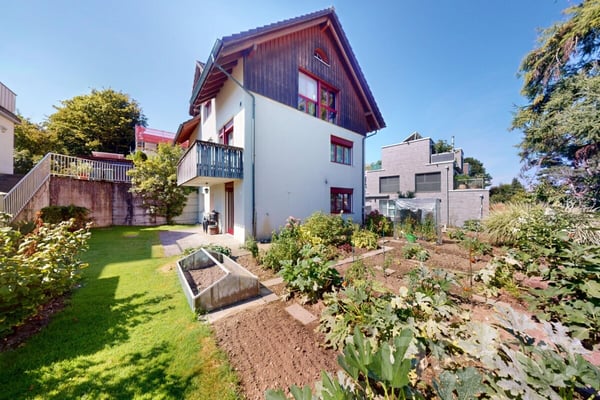 Freistehendes Einfamilienhaus mit viel Platz und Charme 1