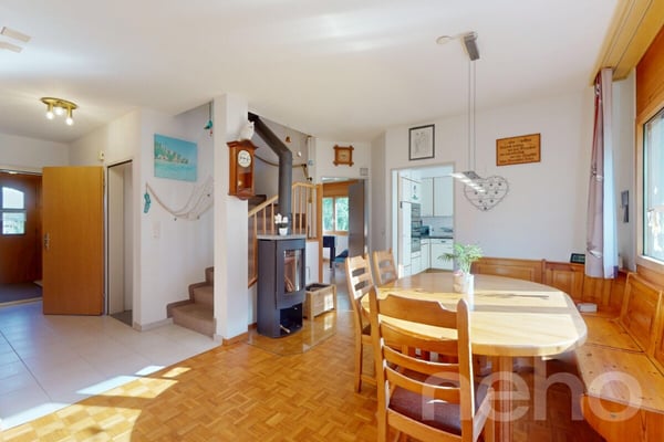 Freistehendes Einfamilienhaus mit viel Platz und Charme 2