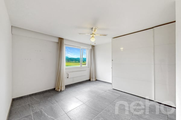 Renovierte 1.5-Zimmer-Wohnung mit unverbaubarer Aussicht 8