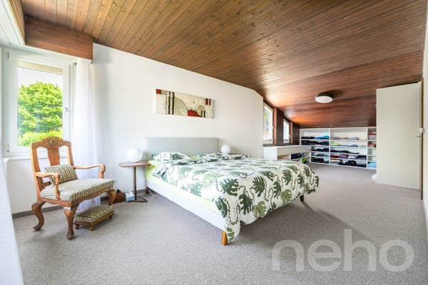 Exklusives EFH in Grabs mit Naturpool & Aussicht in Toplage 12