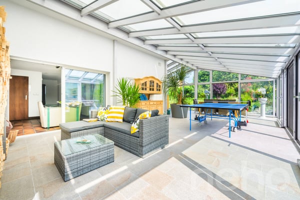 Exklusives EFH in Grabs mit Naturpool & Aussicht in Toplage 9