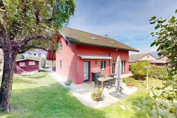 Charmante maison spacieuse avec bel espace extérieur 2