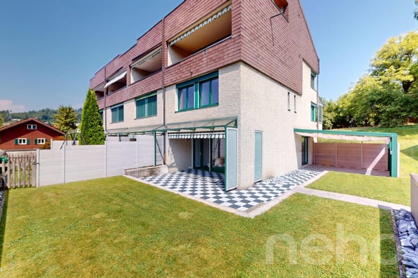 Moderne und renovierte Maisonette-Wohnung mit Gartensitzplatz 1