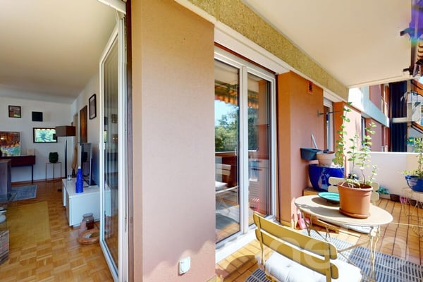 Appartement rénové avec balcon, emplacement idéal 8