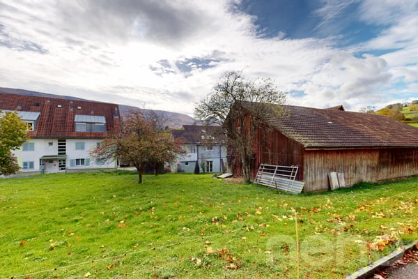 Bauernhaus mit angrenzendem Einfamilienhaus und viel Bauland inkl. 10