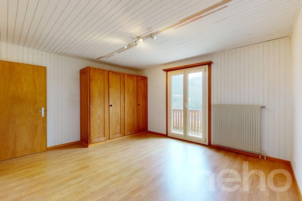 Vue panoramique et charme authentique: Un chalet à réinventer 11