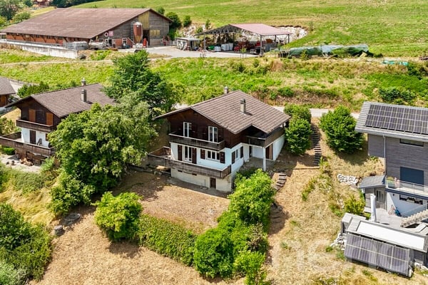 Vue panoramique et charme authentique: Un chalet à réinventer 4