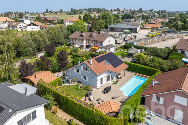 VILLA D?ARCHITECTE AVEC PISCINE DANS UN ÉCRIN DE VERDURE TRANQUILLE 1