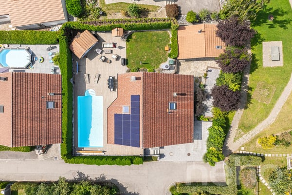 VILLA D?ARCHITECTE AVEC PISCINE DANS UN ÉCRIN DE VERDURE TRANQUILLE 4