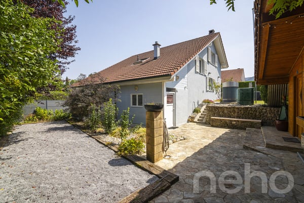 VILLA D?ARCHITECTE AVEC PISCINE DANS UN ÉCRIN DE VERDURE TRANQUILLE 10