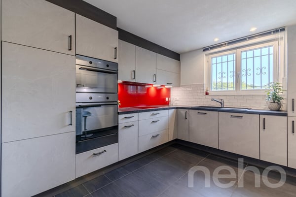 VILLA D?ARCHITECTE AVEC PISCINE DANS UN ÉCRIN DE VERDURE TRANQUILLE 7