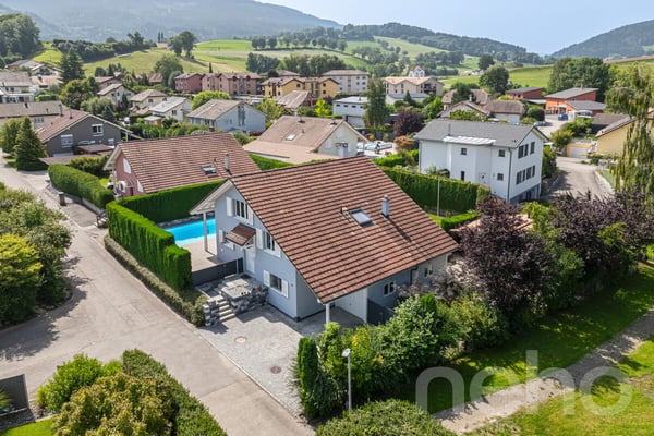 VILLA D?ARCHITECTE AVEC PISCINE DANS UN ÉCRIN DE VERDURE TRANQUILLE 11