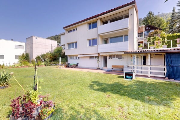 Freistehendes Einfamilienhaus mit grossem Garten und schöner Weitsicht 2