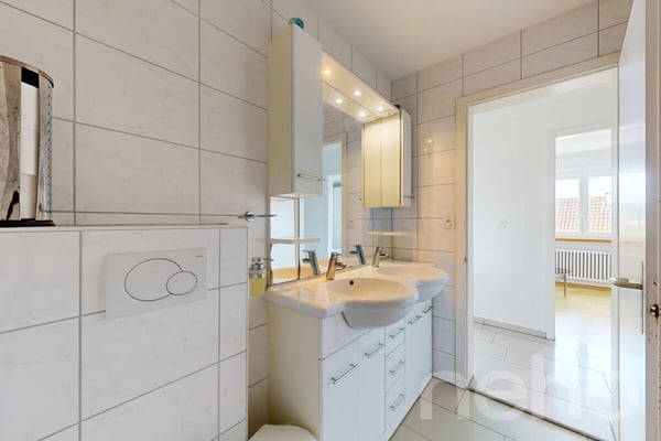 Freistehendes Einfamilienhaus mit grossem Garten und schöner Weitsicht 12