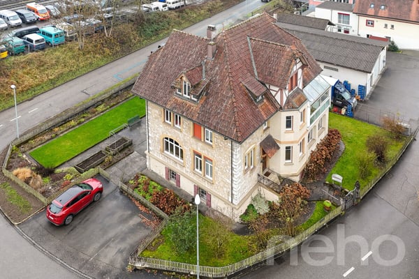 Grosszügiges Zweifamilienhaus mit Charakter und Potenzial 11