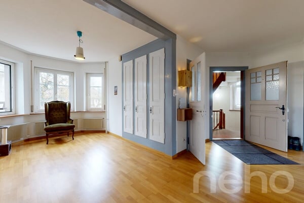 Grosszügiges Zweifamilienhaus mit Charakter und Potenzial 8