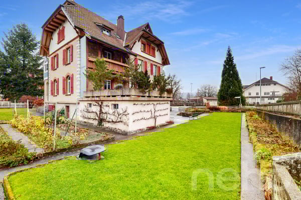 Grosszügiges Zweifamilienhaus mit Charakter und Potenzial 3