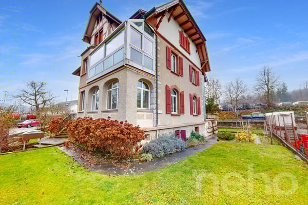 Grosszügiges Zweifamilienhaus mit Charakter und Potenzial 2