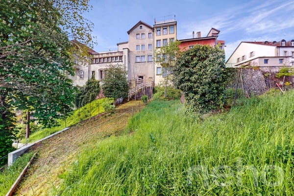 Bel immeuble de rendement à réinventer dans le centre historique 11